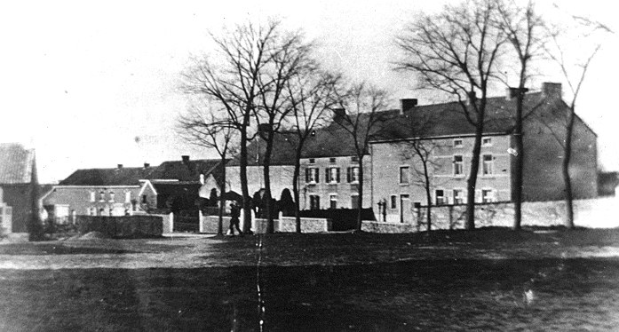 Place communale début du XXème siècle
