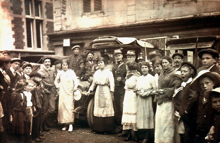 Accueil des soldats français, place du Marché