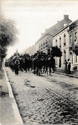 Dragons français entrant à Fosses, le 20 août 1914.