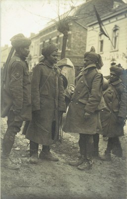 Soldats indiens (anglais) de la Royal Field Artillery à Fosses