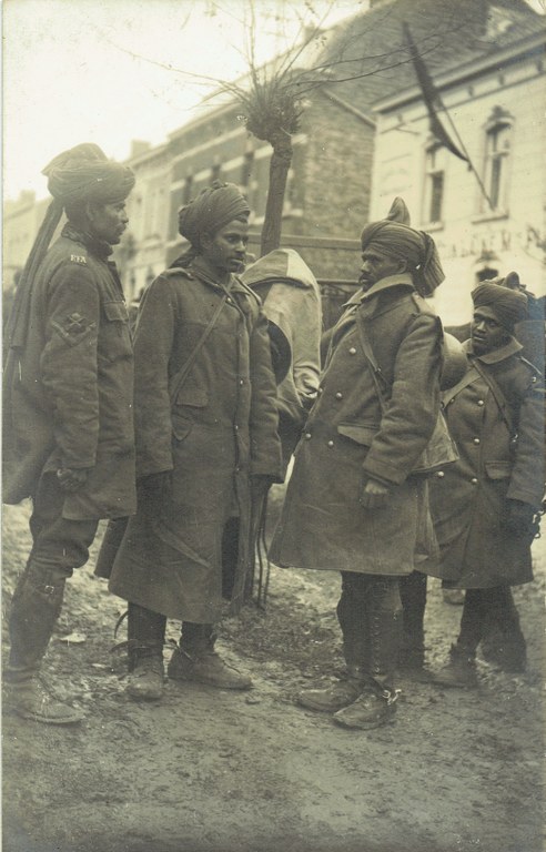 Soldats indiens (anglais) de la Royal Field Artillery à Fosses