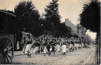 Turcos de l'armée française entrant à Fosses, le 20 août 1914.