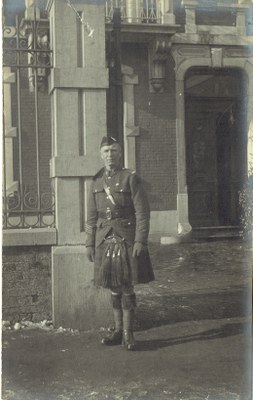 Un Gordon Highlander, rue de Vitrival