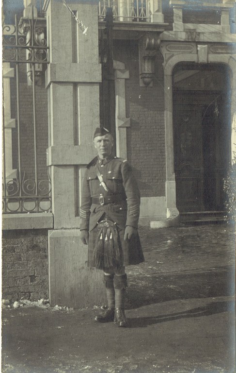 Un Gordon Highlander, rue de Vitrival